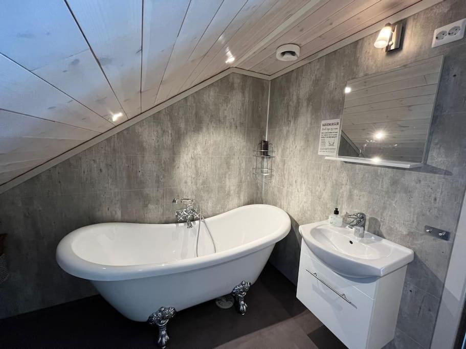 Cabin In Beautiful Surroundings At Harpefossen Nordfjordeid Esterno foto